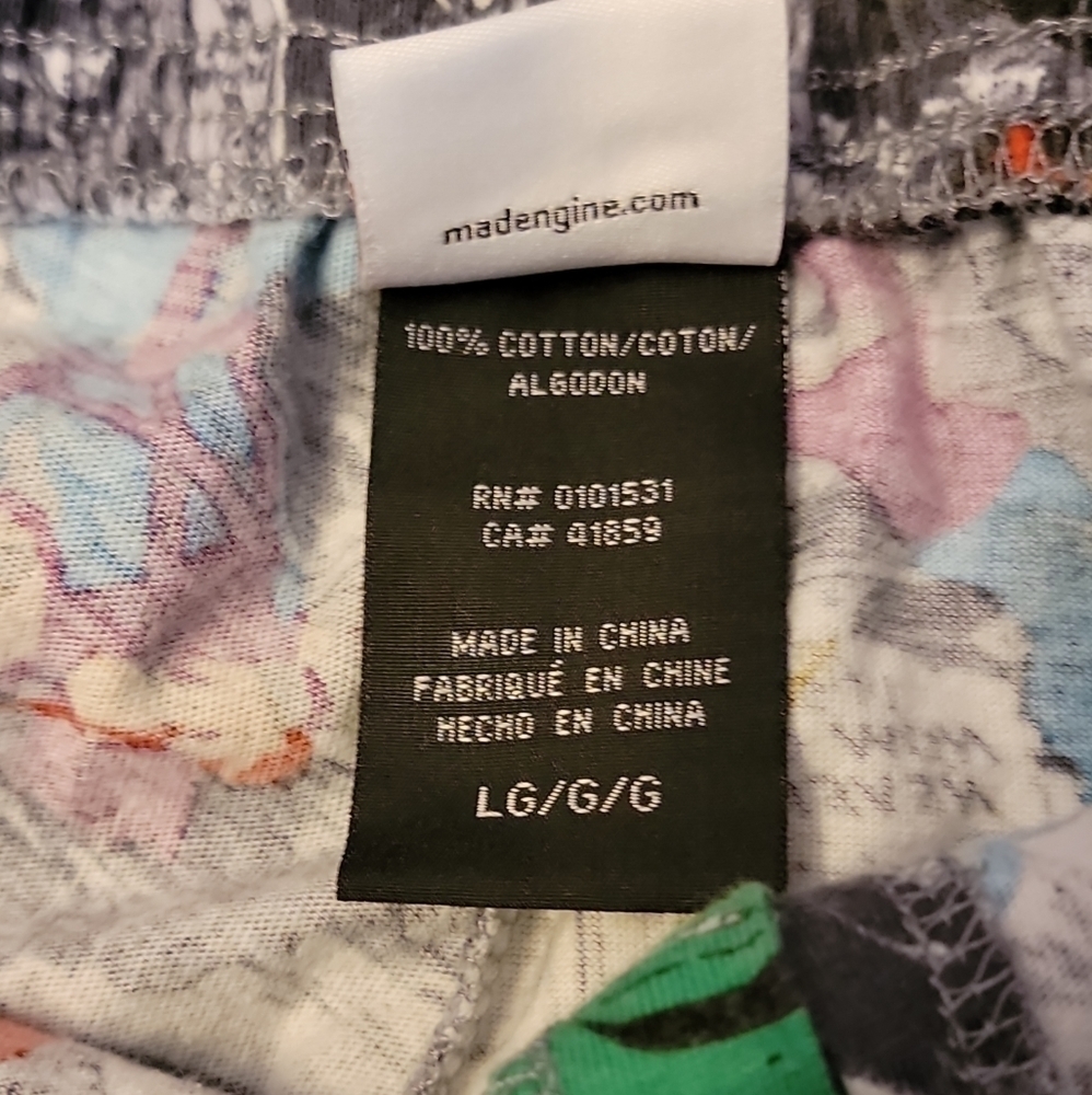 Marvel Shorts size large. Pockets 100% cotton drawstring - Picture 2 of 11